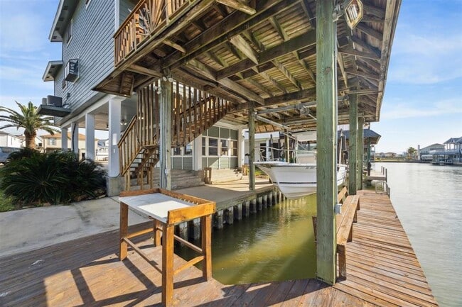 Building Photo - 339 Admiral Cir
