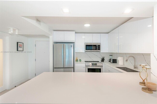 Building Photo - 2301 Collins Ave