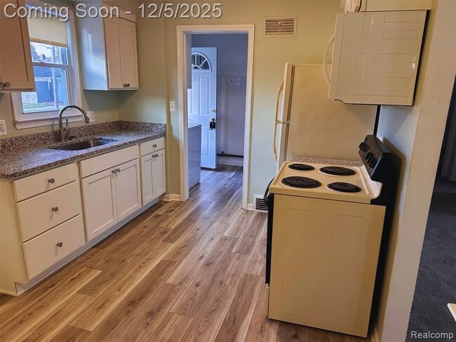 Building Photo - 110 Hamata Ave