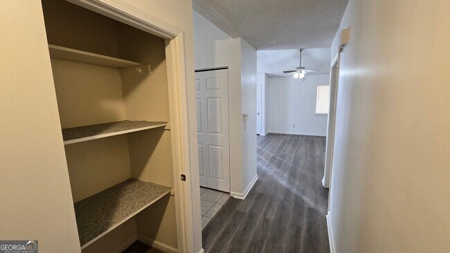 Building Photo - 209 Hillcrest Dr