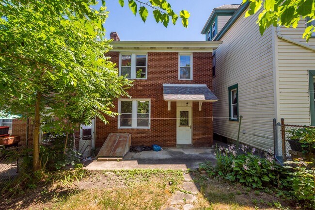 Building Photo - MOVE-IN SPECIAL! $200 OFF 1ST MONTH RENT T...