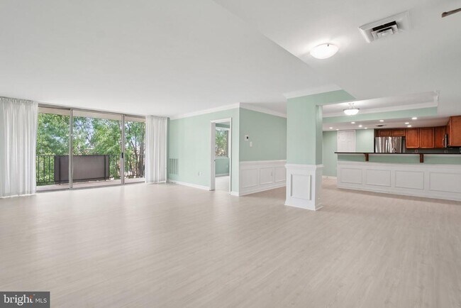 Building Photo - 1515 S Arlington Ridge Rd