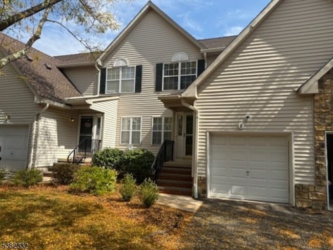 Primary Photo - 8 Bateman Way