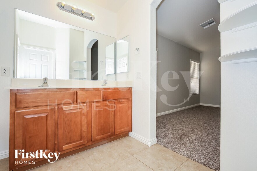 Building Photo - 4532 Silverwind Rd