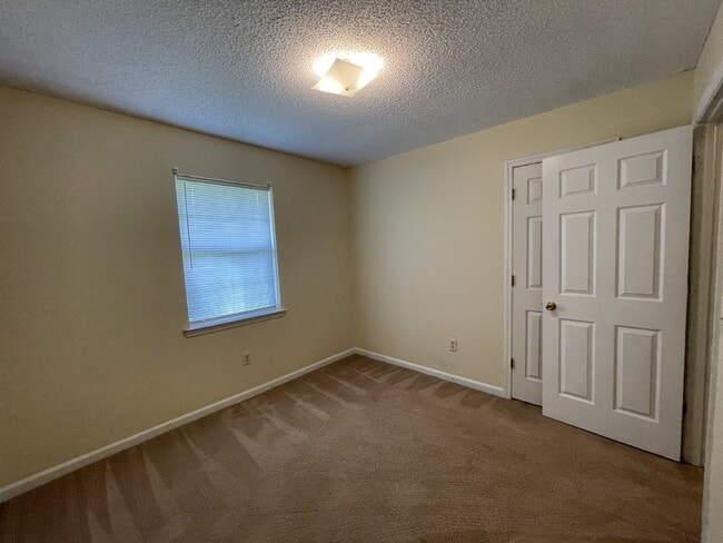 Building Photo - House for Rent
