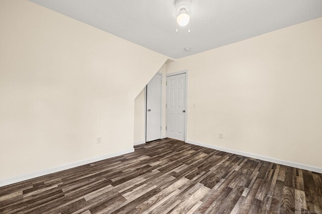 Building Photo - 143 Kneen St