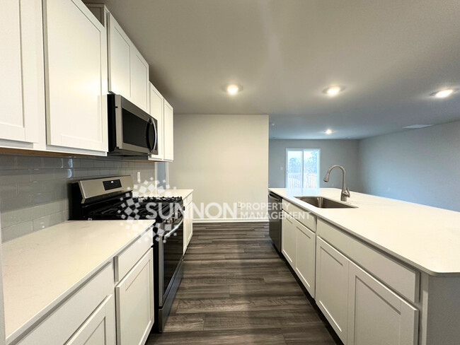 Building Photo - Brand-New 5-Bed Home with Basement & Flex ...