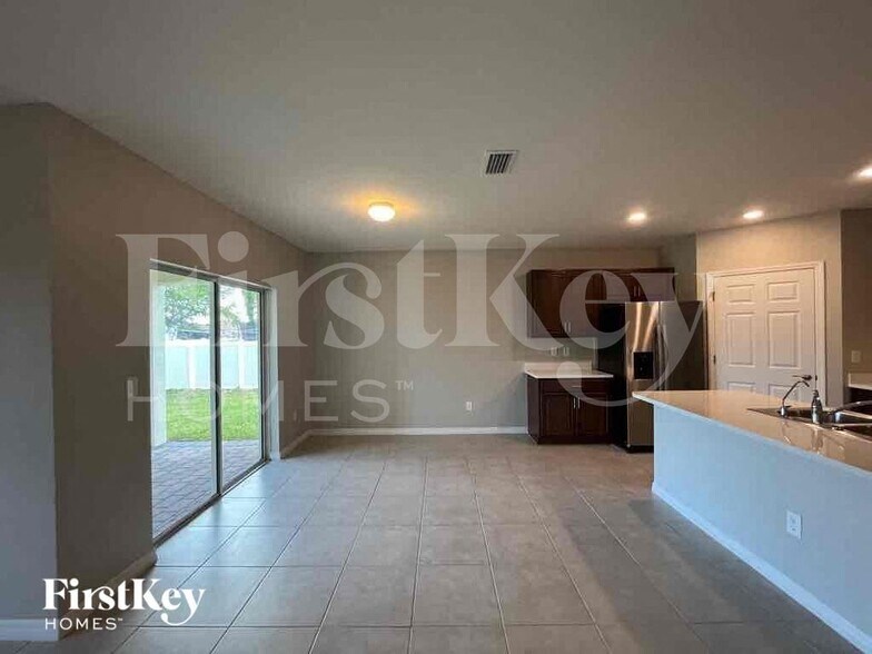 Building Photo - 2820 NW 21st Ave