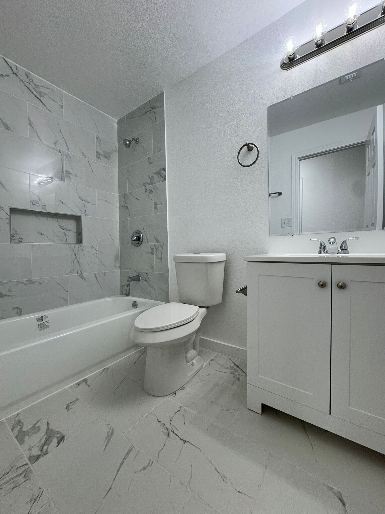 Building Photo - 5822 Lake Wind