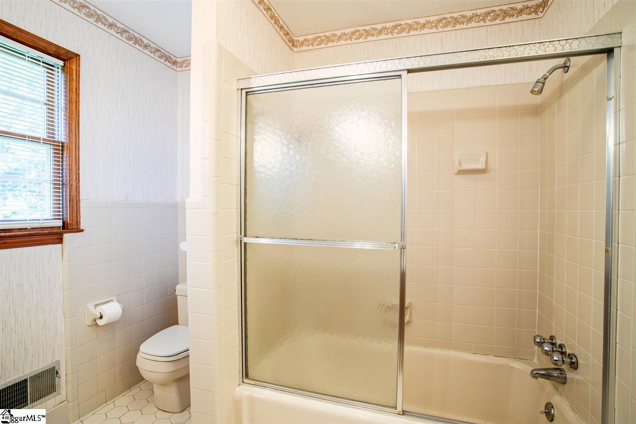 Building Photo - 404 Mount Vernon Rd