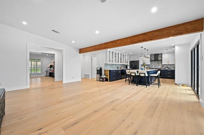 Building Photo - 4805 Greystone Dr