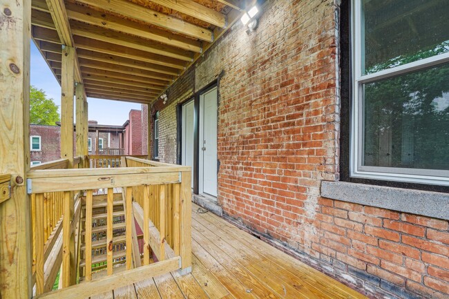 Building Photo - 208 Magnolia St