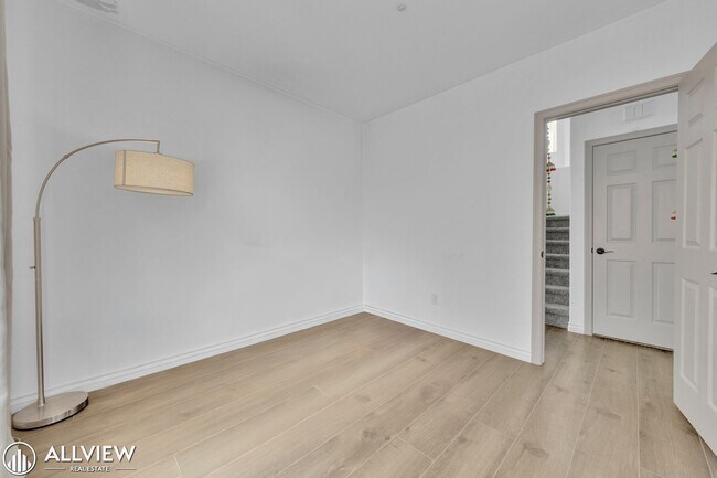 Building Photo - 2385 Country View Glen