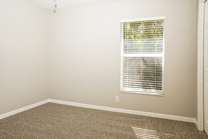 Building Photo - 1537 Maile St