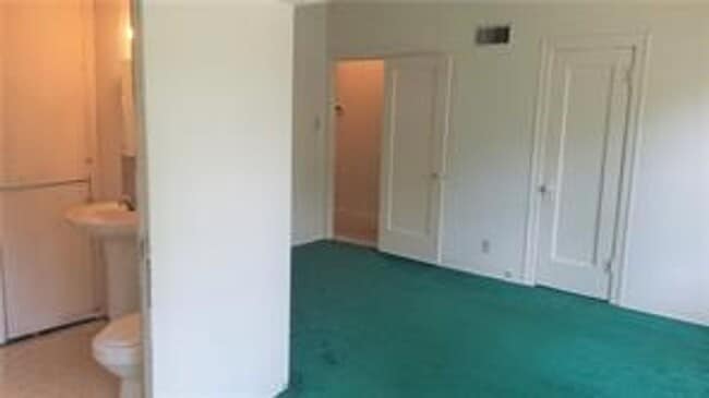 Building Photo - 103 E 34th St