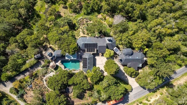 Building Photo - 1100 Bayhills Dr