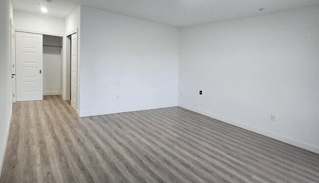 Building Photo - 211 Baldwin Ave