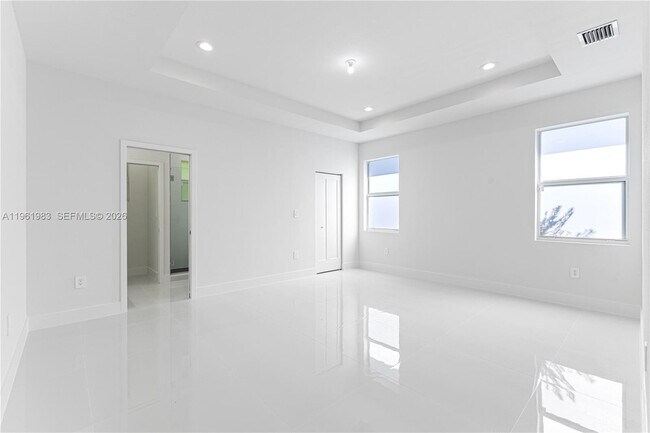 Building Photo - 21326 Old Cutler Rd