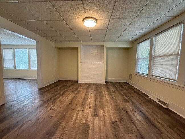 Building Photo - Updated 1-BR Apartment Now Available in Munhall/Homestead!