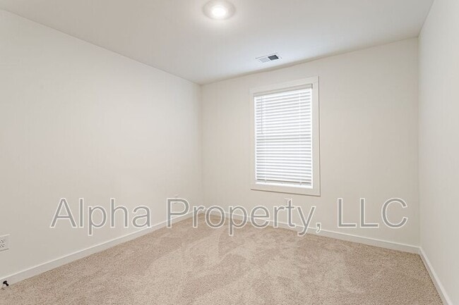 Building Photo - 1239 Westgate Vlg Dr