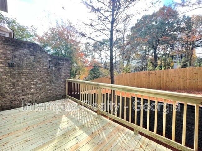 Building Photo - 1688 Mosaic Way