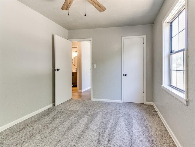 Building Photo - 3220 NE 14th Pl