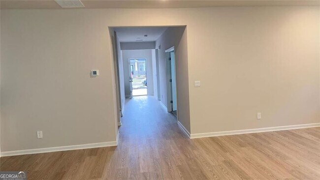 Building Photo - 327 Vly Oak Dr