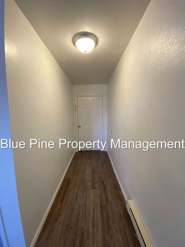 Building Photo - 3372 E Iona Rd