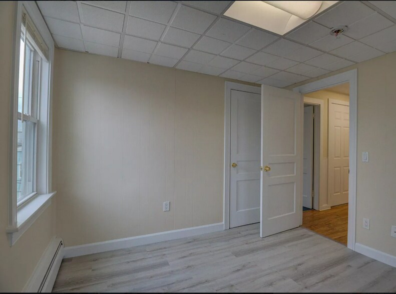 Building Photo - 64 Bradbury St