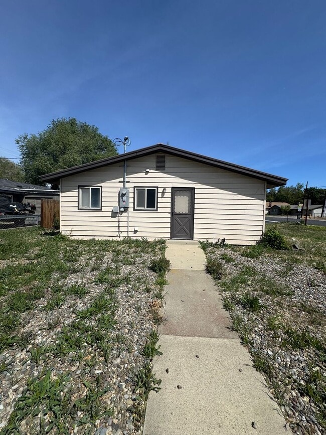 Building Photo - Spacious Home Near Hospital