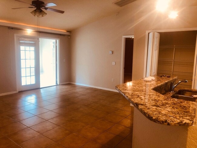 Building Photo - 3-Bedroom, 2-Bathroom Home in Kissimmee