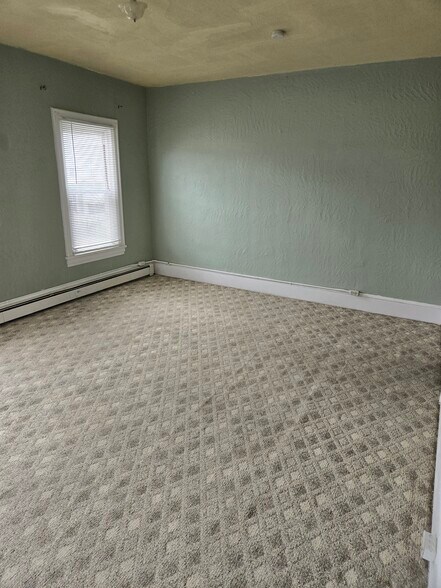 Building Photo - 145 W White St