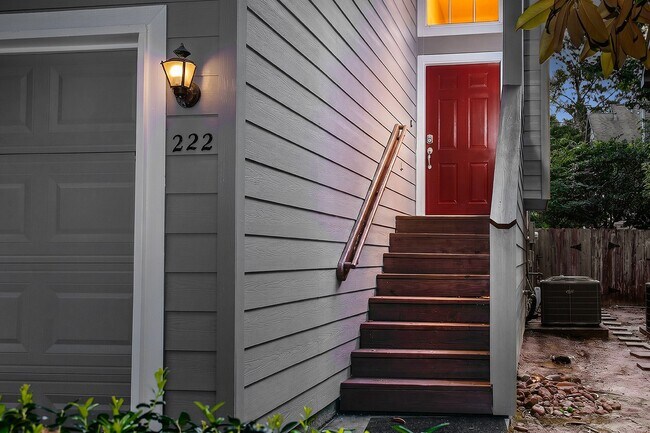 Building Photo - 222 Blushwood Pl