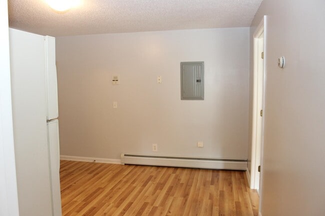 Building Photo - 166 Whittier Rd