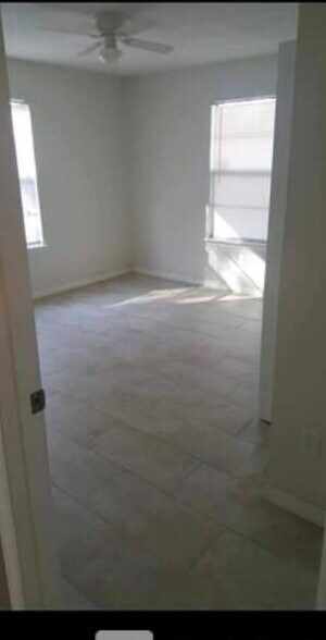 Building Photo - 1788 Poinsettia Ave
