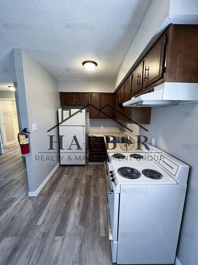 Building Photo - Renovated 1 Bedroom 1 Bath - SPECIAL: Lower rent for a 6 month Lease