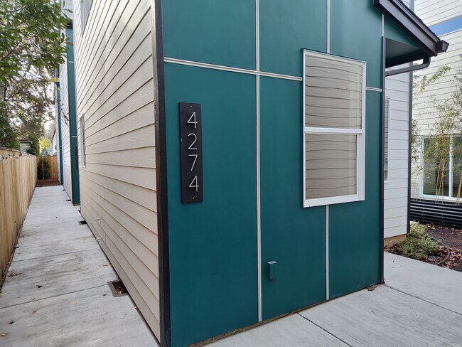 Building Photo - 4274 NE Going St