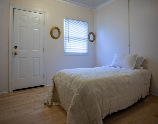 Building Photo - 1001 Myrtle St