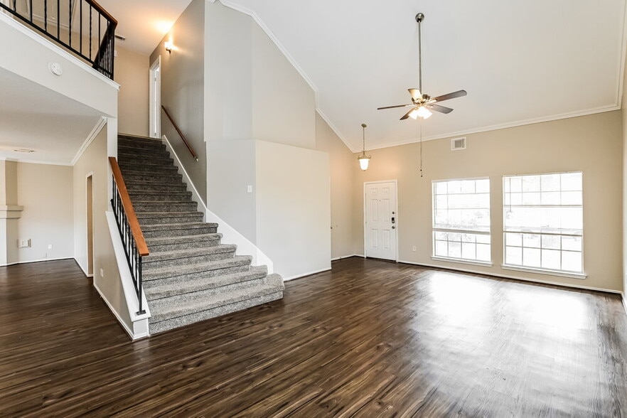 Building Photo - 6018 Fern Hollow Ct