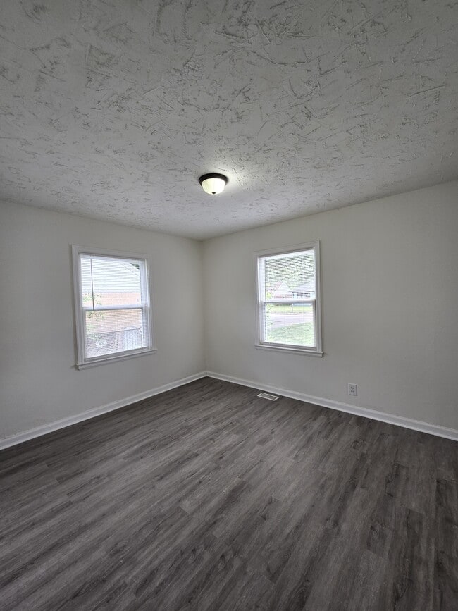 Building Photo - 1040 N Volutsia