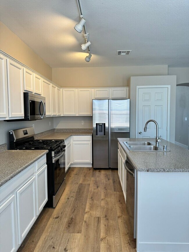 Building Photo - 4908 Sparkling Sky Ave