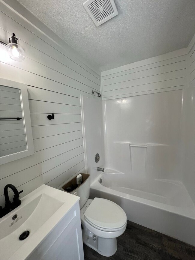 Building Photo - 185 Lanier Dr