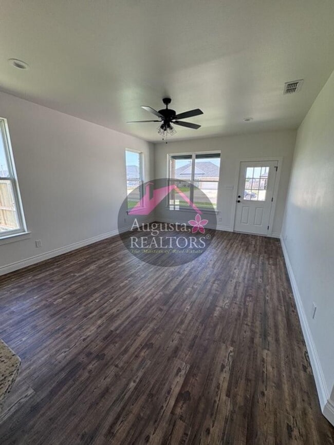 Building Photo - Sawdust Duplex