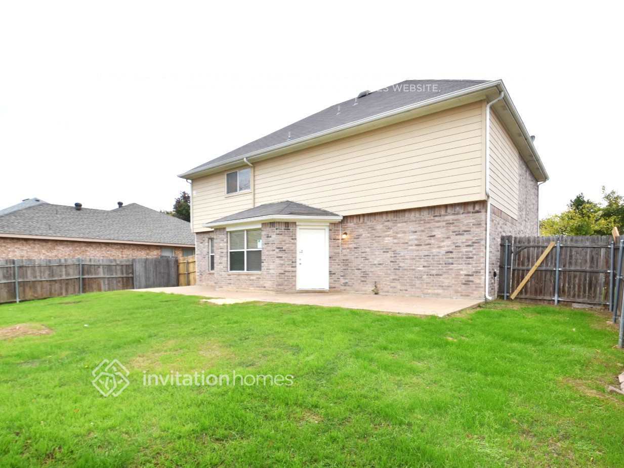 Building Photo - 2100 Collington Dr
