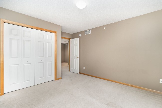 Building Photo - 2 Bed | 2 Bath in The Lakes of Blaine