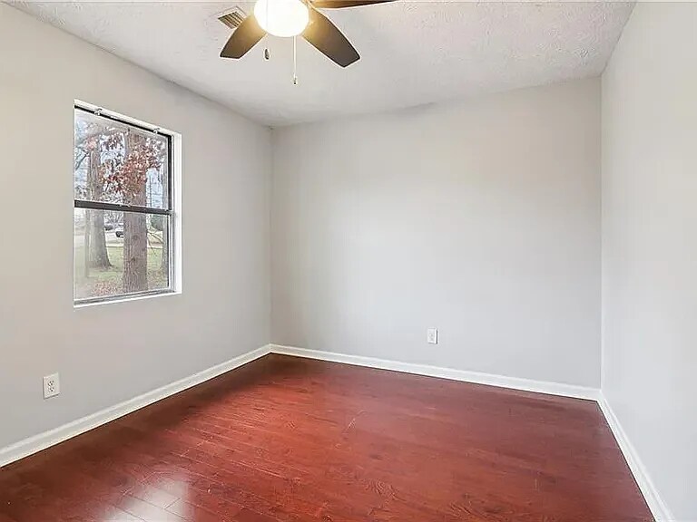 Building Photo - Room in House on Alicia Ct