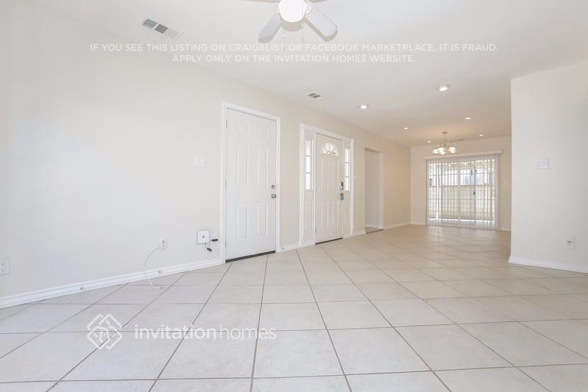 Building Photo - 17552 Cantara St