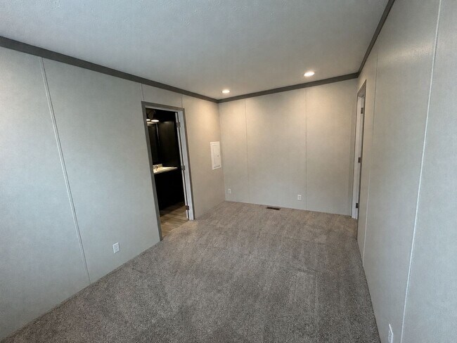 Building Photo - 324 Utah Ct