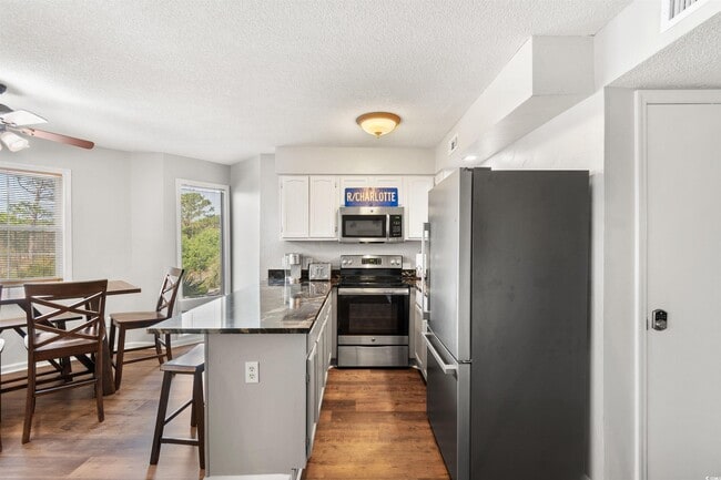 Building Photo - 1500 Cenith Dr