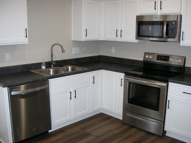 Building Photo - 782 River Birch
